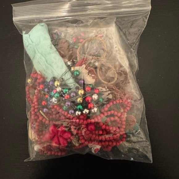 Doll house size holiday decor. Great for crafts and or decor for a dollhouse - Picture 2 of 3